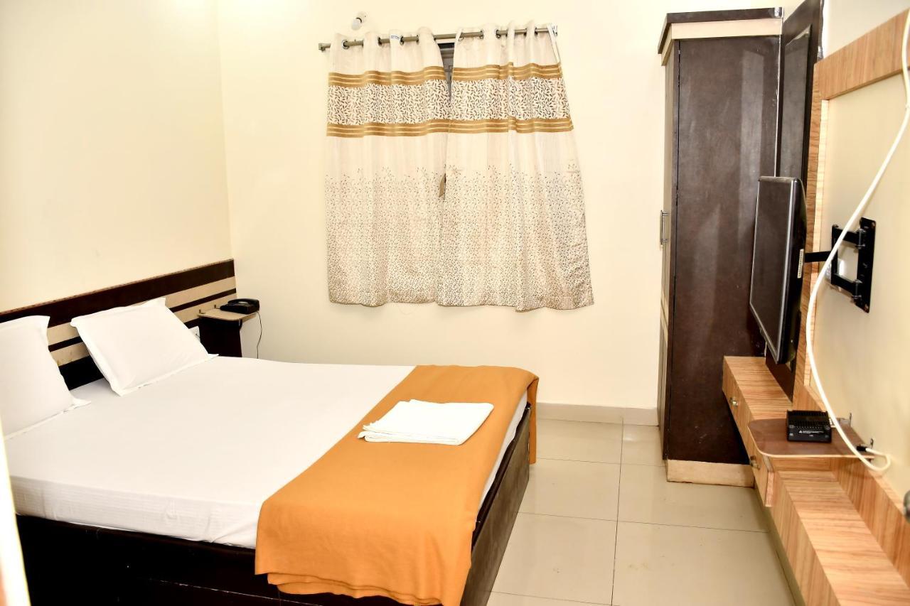 Ssr Hotel Srikalahasti Extérieur photo