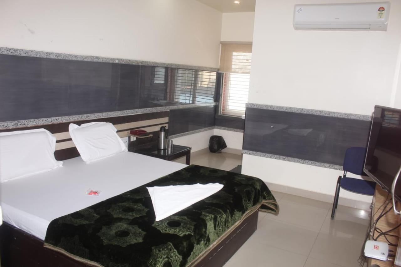 Ssr Hotel Srikalahasti Extérieur photo