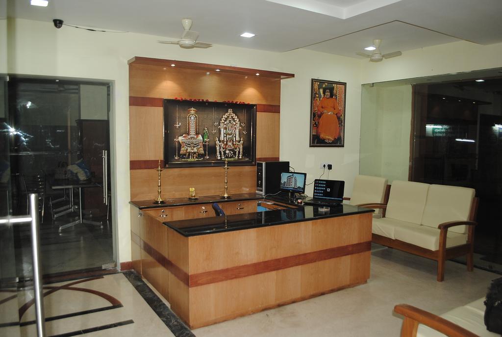Ssr Hotel Srikalahasti Extérieur photo