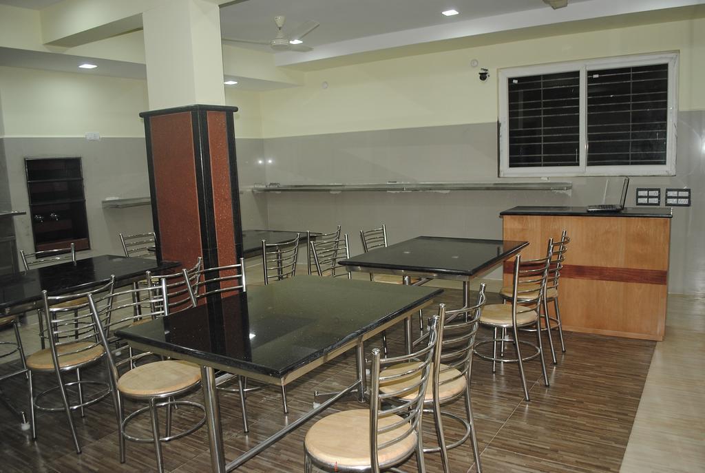 Ssr Hotel Srikalahasti Extérieur photo