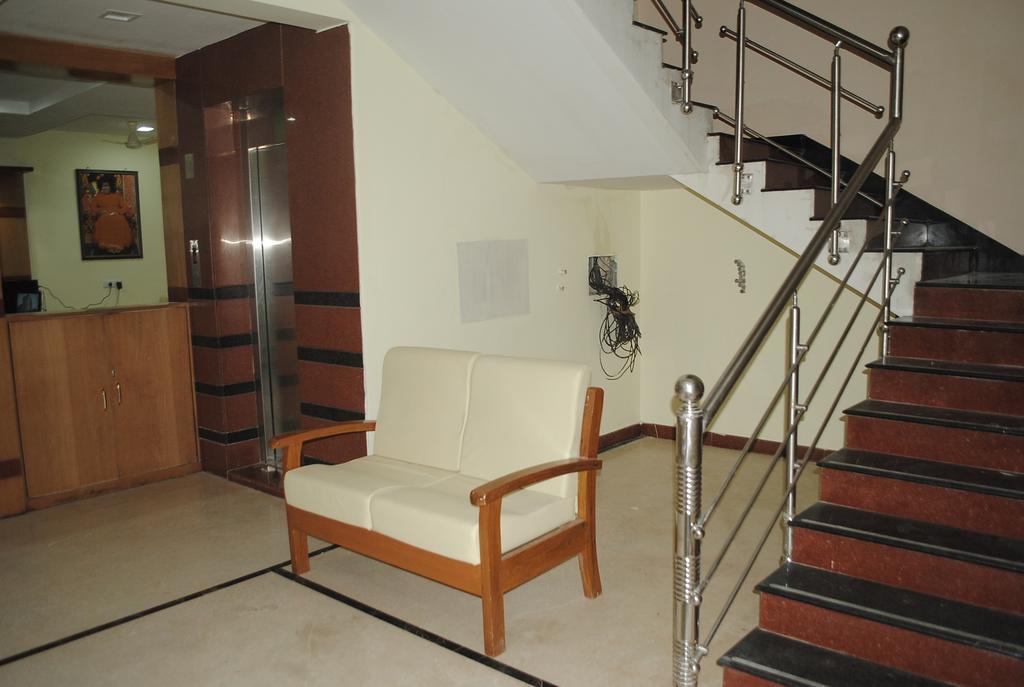 Ssr Hotel Srikalahasti Extérieur photo