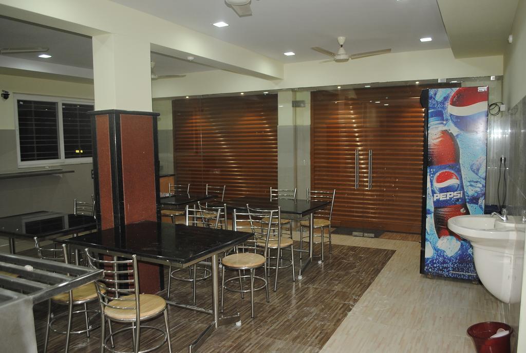 Ssr Hotel Srikalahasti Extérieur photo